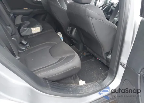 2015 Jeep Cherokee Latitude z USA, uszkodzony, nr VIN 1C4PJMCS9FW659314